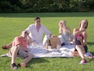 Sneak pois alkaen perhe picnic kohteeseen naida, hd xxx klipsi 92