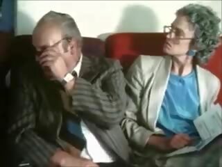 Stewardesses baise et sucer en sky foxes 1986 - partie ii | xhamster