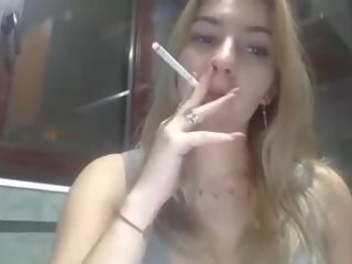 Rase noor naissoost smokes ja üritab kuni võrgutamine tema poiss-sõber
